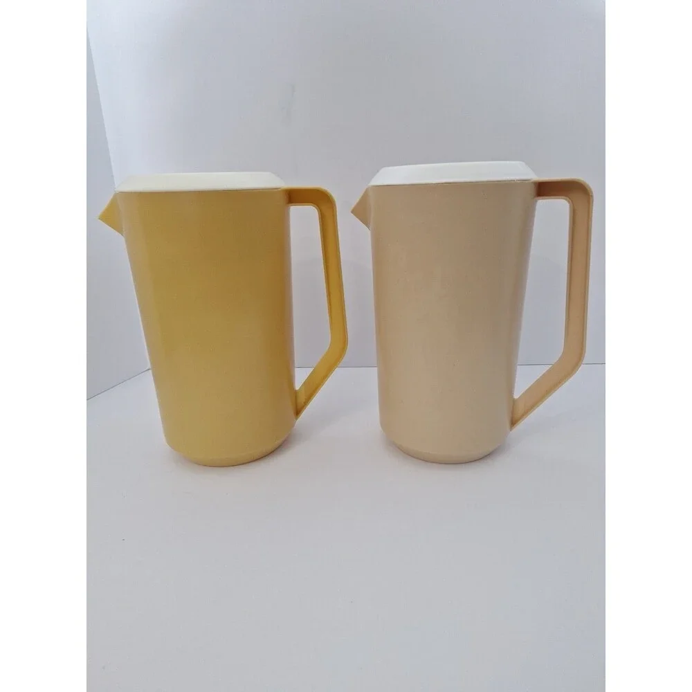 Vintage RUBBERMAID 2 1/4 Quart Pitcher Gold w/ White Lid J-2445 